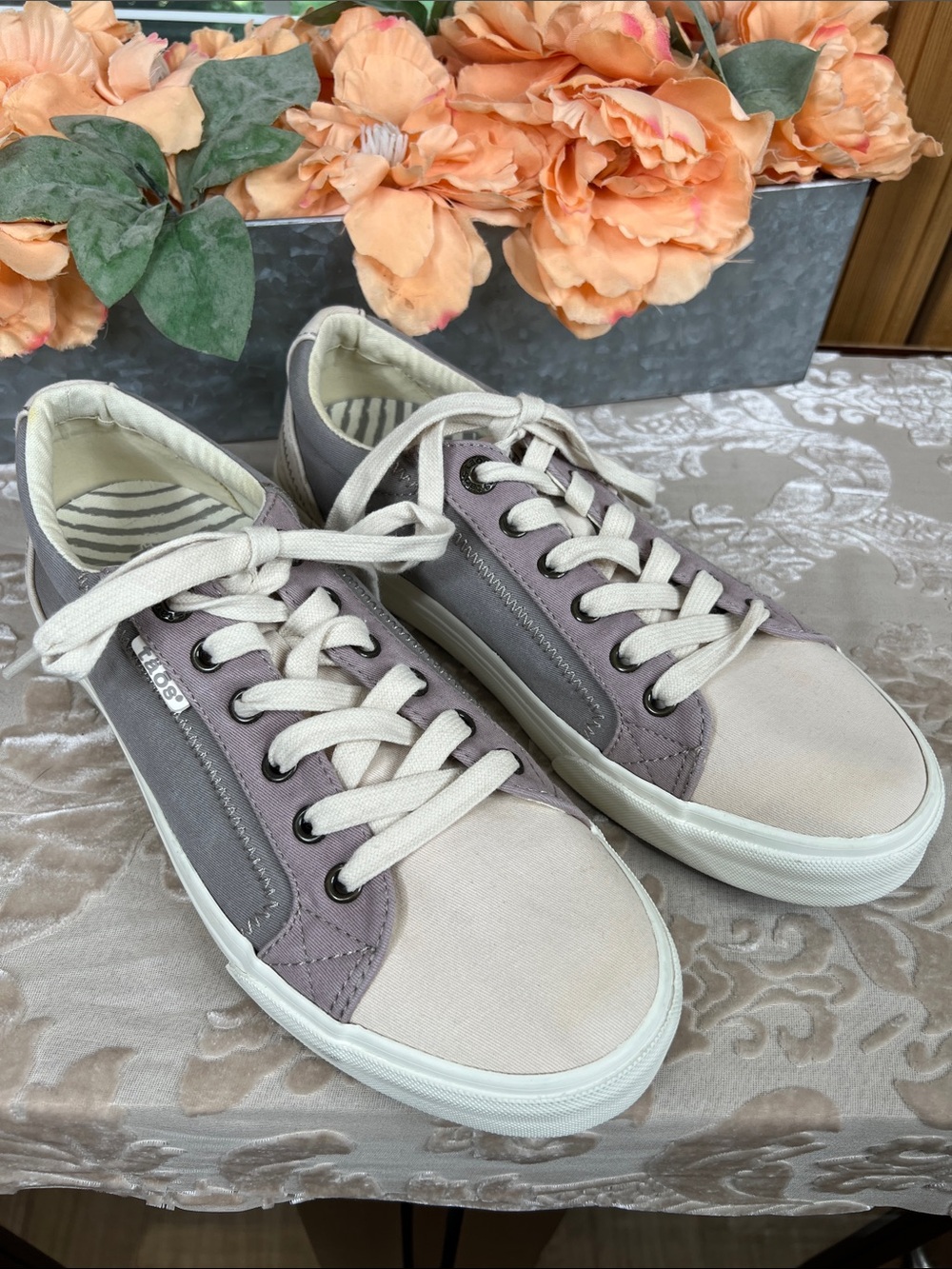 Taos Plim Soul Sneaker Size 9.5